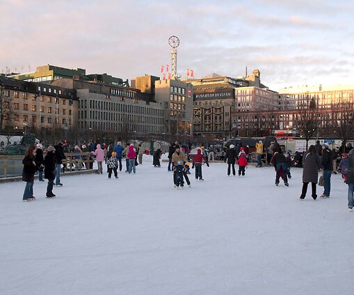 _DSC0007 Ice skating in Kungsträdgården