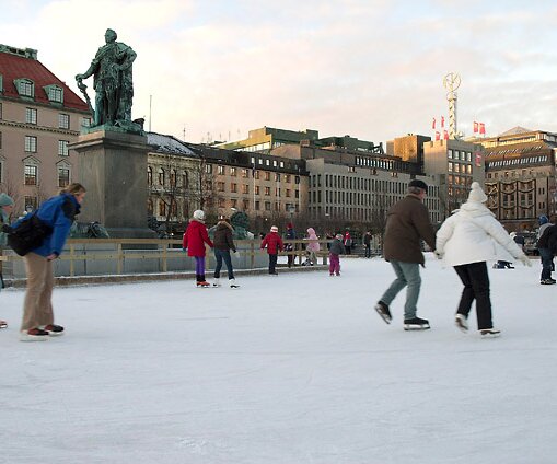 _DSC0011 Ice skating in Kungsträdgården