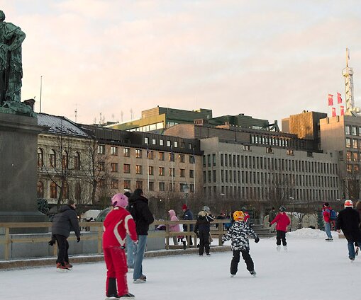 _DSC0013 Ice skating in Kungsträdgården