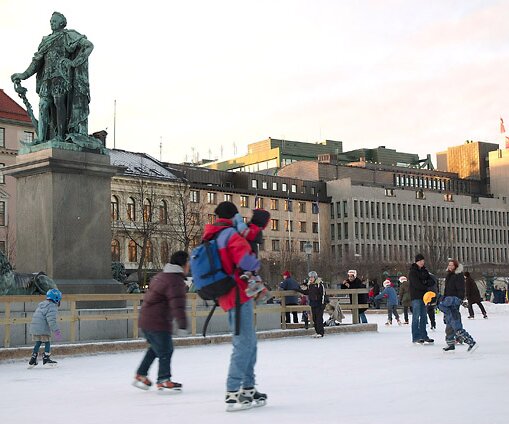 _DSC0017 Ice skating in Kungsträdgården