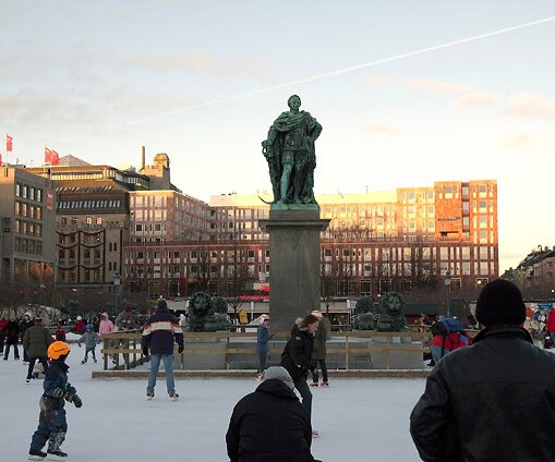 _DSC0025 Ice skating in Kungsträdgården