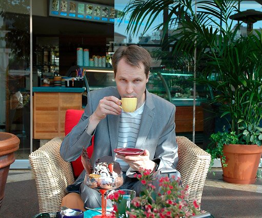DSC_0019 Arto at the Four Seasons café in Limassol