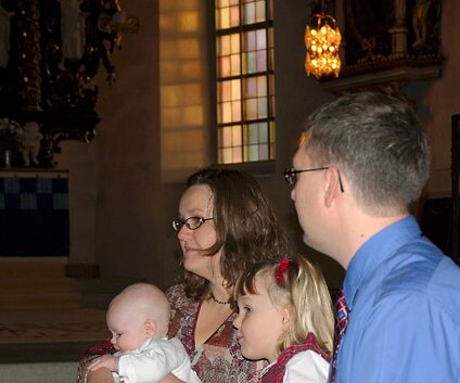 _DSC0021 In the church of the Holy Trinity. Alice, Anna-Karin, Frida and Johan.