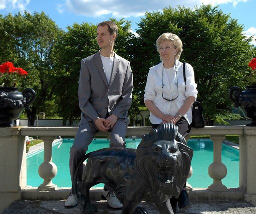 _DSC0200 Arto, Mum and lion