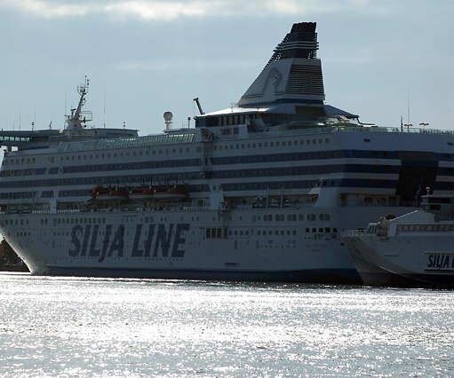_DSC0093 Silja Serenade in the harbour, as seen from the marketplace in Helsinki