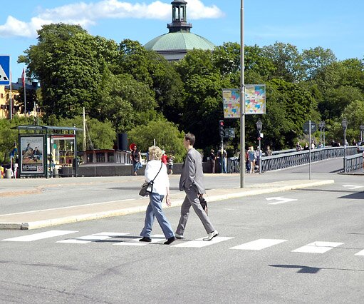 _DSC0034 Mum and Arto walking in Stockholm