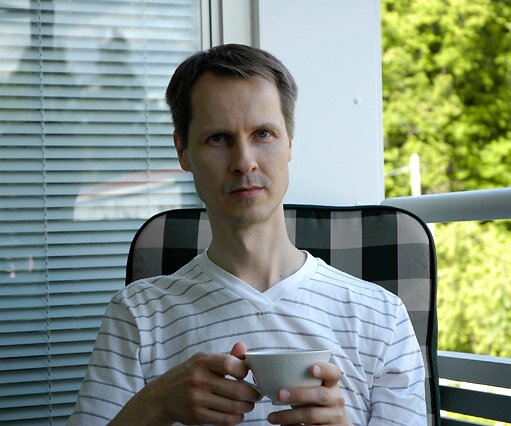 _DSC0071 Arto having coffee on the balkony at Mum's apartment