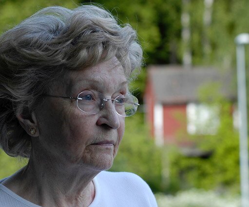 _DSC0089 Mum, on the balkony