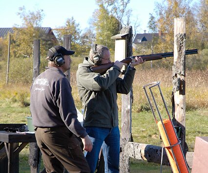 _DSC0036 Ulf skeet shooting at a clay 
