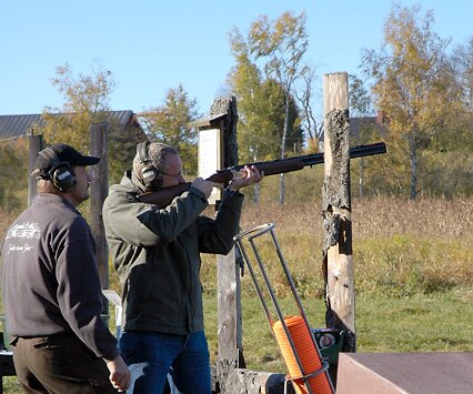 _DSC0038 Ulf skeet shooting at a clay 