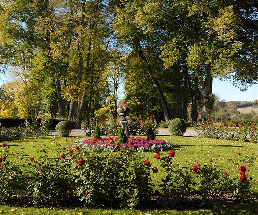 _DSC0051 Garden at Södertuna castle