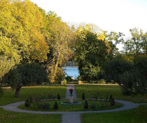 _DSC0067 Garden at Södertuna castle