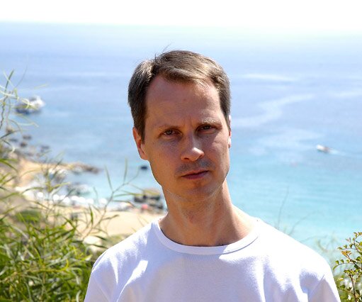 _DSC0156 Arto on the heights above Konnos bay