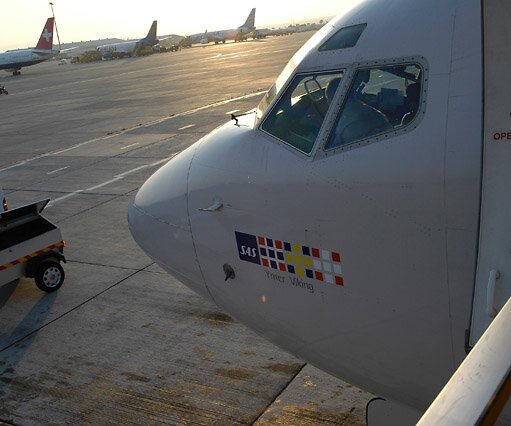 _DSC0038 Leaving the aircraft