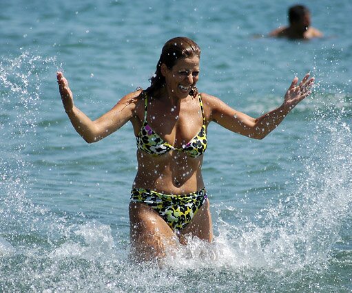 _DSC0118 Mina playing in the sea
