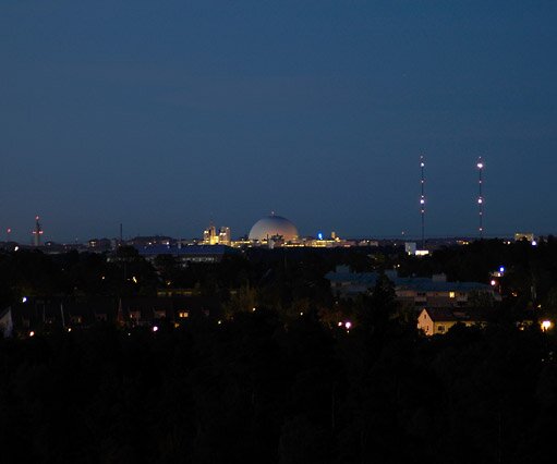 _DSC0023 View towards the norht-east from the sitting romm, the Globe arena at night