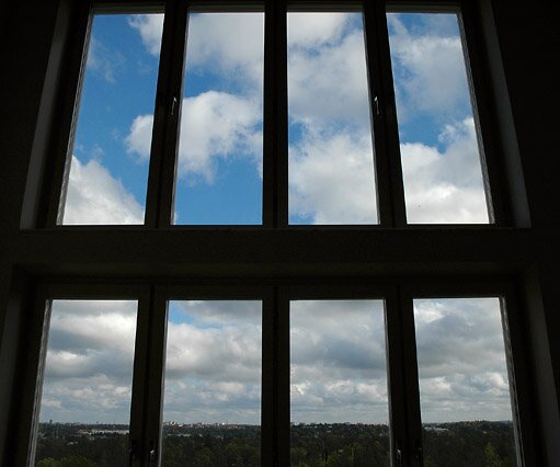 _DSC0025_01 Looking out from the living room