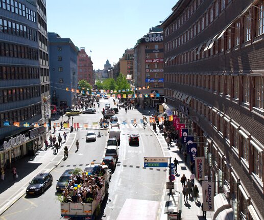 _DSC0001 Crossing Kungsgatan-Sveavägen