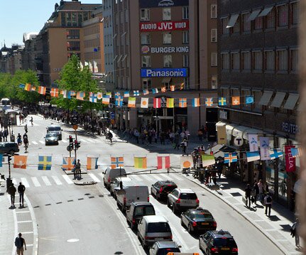_DSC0003 Crossing Kungsgatan-Sveavägen