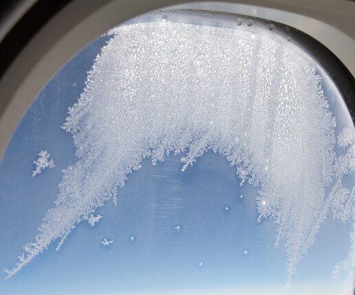 _DSC0010 Ice on the window.