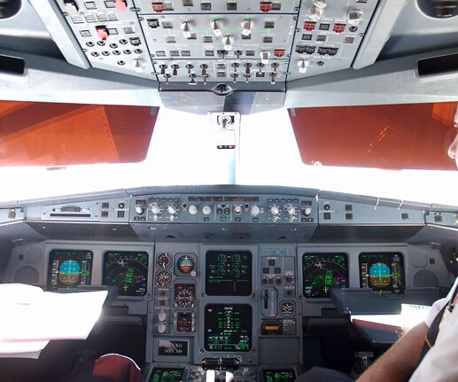 _DSC0015 In the cockpit of the A330-300, flying at 39000 ft.