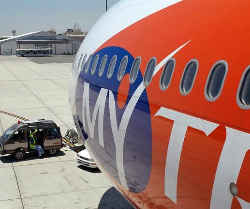 _DSC0061 Leaving the aircraft.