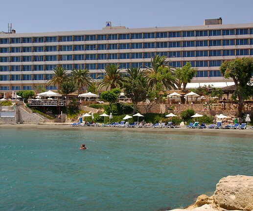 _DSC0010 View of the hotel.