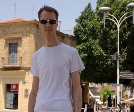 _DSC0028 Arto at Eleftheria Square in Nicosia, 36° C.
