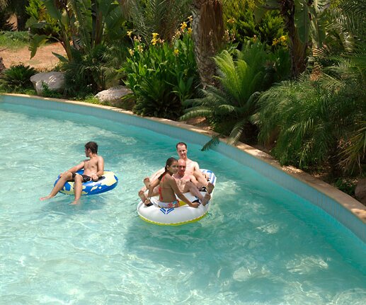 _DSC0064 Ingrid, Markos and Arto in the lazy river.