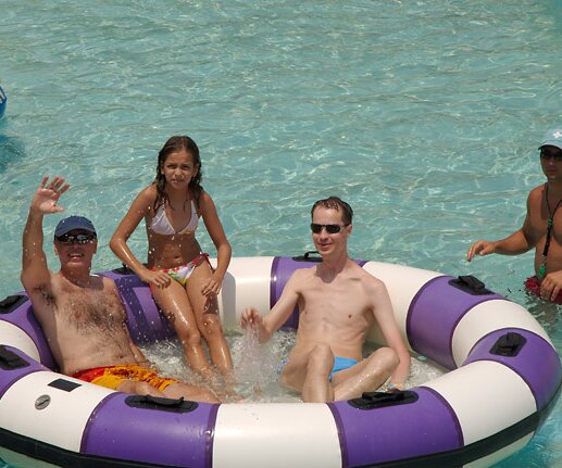 _DSC0111 Nicos, Ingrid and Arto in the lazy river.