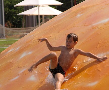 _DSC0177 Andreas sliding down the orange.