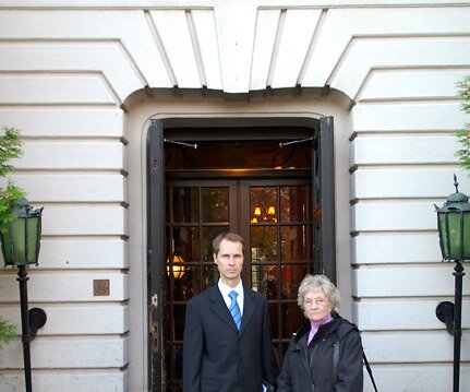 _DSC0021 Arto and Mum in front of Häringe Castle, where we enjoyed afternoon tea.