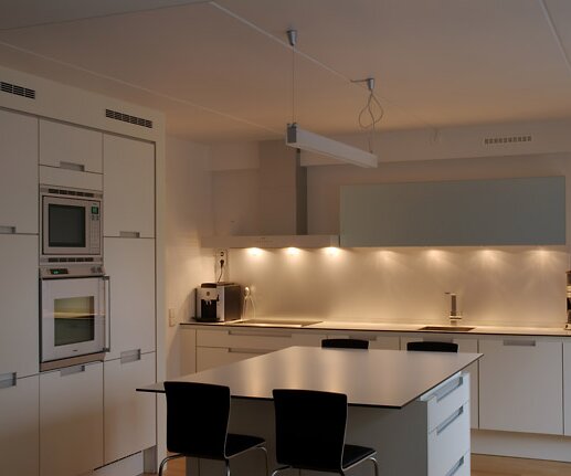 _DSC0032 The kitchen, lights on.