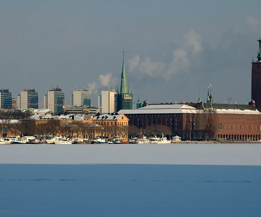 _DSC0020 The City Hall on the right, by the lake Mälaren.