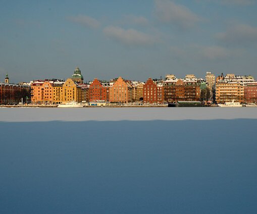 _DSC0047 Norr Mälarstrand with its desirable apartments by the lake shore.