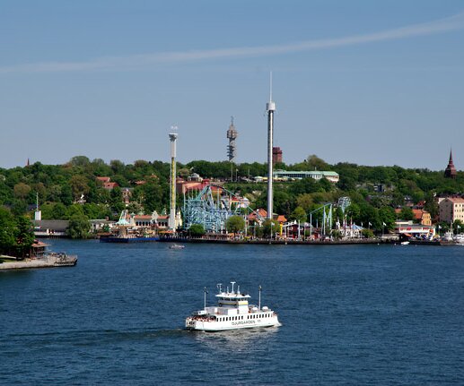 _DSC0033 Ferry boat going to Djurgården and the Gröna Lund amusement park.