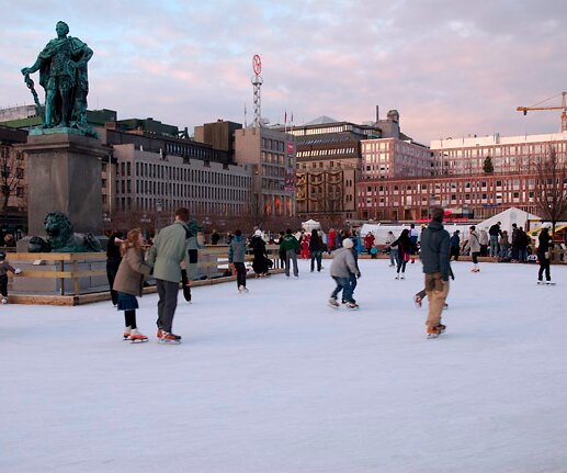 _DSC0013 Ice skating in Kungsträdgården.