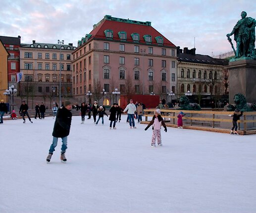 _DSC0016 Ice skating in Kungsträdgården.