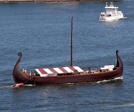 _DSC0020_1 Viking boat.