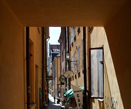 _DSC0022 Narrow alleys in the old town.