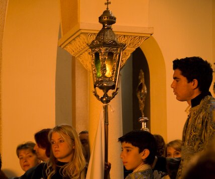 _DSC0041 Waiting for the Holy Light.