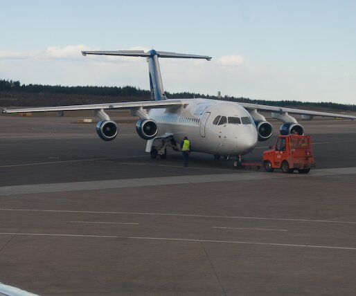 _DSC0006 Looking at another aircraft, Avro RJ-85.