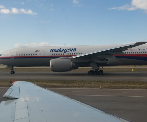 _DSC0009 A Malaysia B777 taxiing.