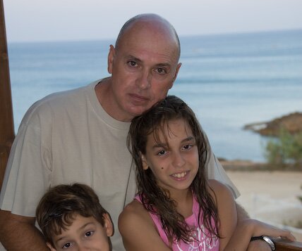 _DSC0005 Nikos with his children Andreas and Ingrid.