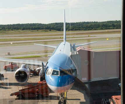 _DSC0009 At the gate, waiting to board the B757-200.