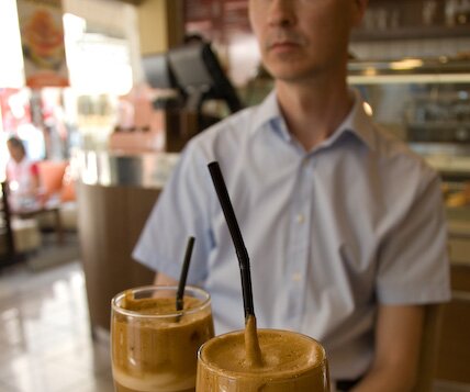 _DSC0001 Arto having frappé in Lefkosia (Nicosia).