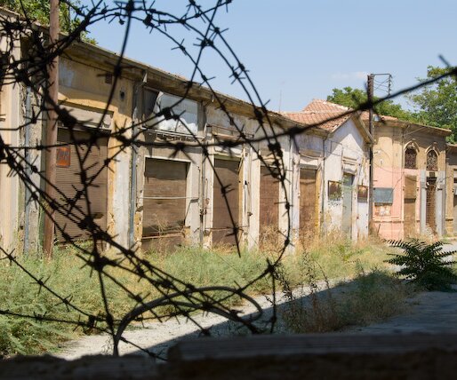 _DSC0004 In the buffer zone in Lefkosia.