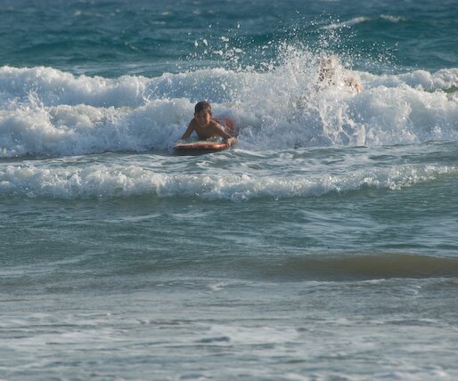 _DSC0041 Andreas surfing.