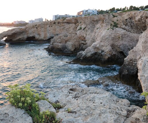 _DSC0141 The sea caves area.