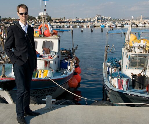 _DSC0022 Arto at the harbor by the restaurant Psarolimano in Larnaca.